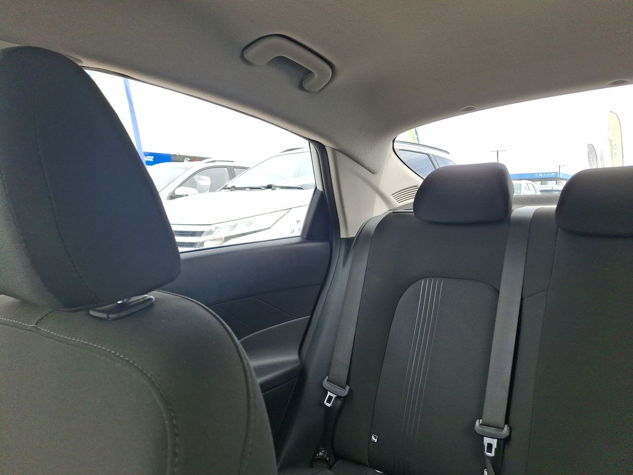 HYUNDAI - 12