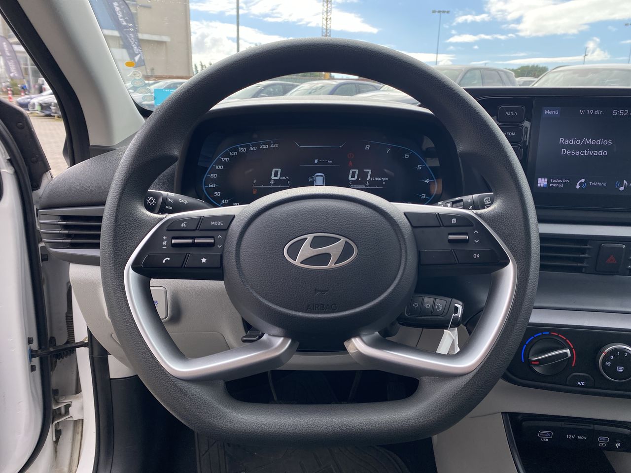 HYUNDAI - 24