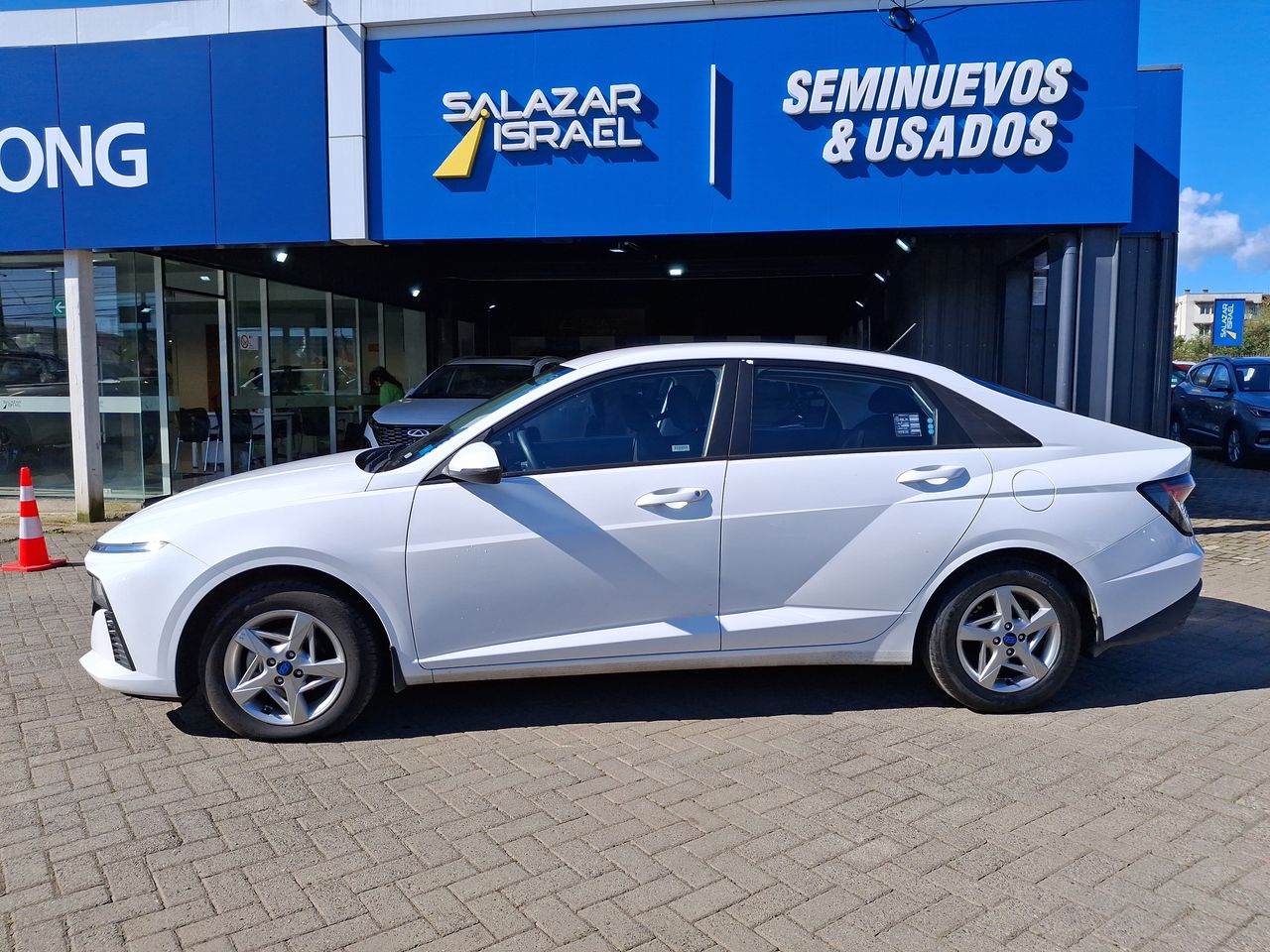 HYUNDAI - 4