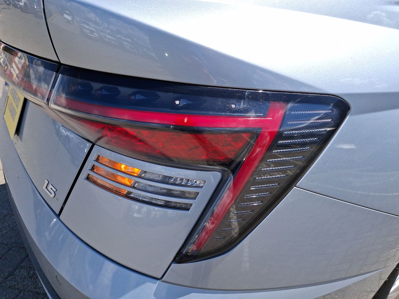 HYUNDAI - 21