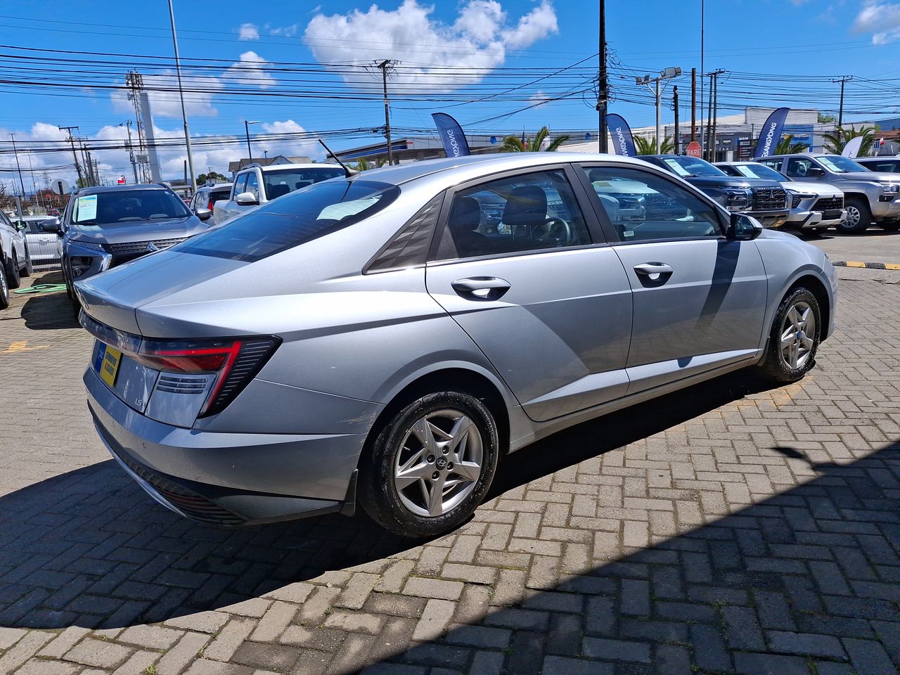 HYUNDAI - 7