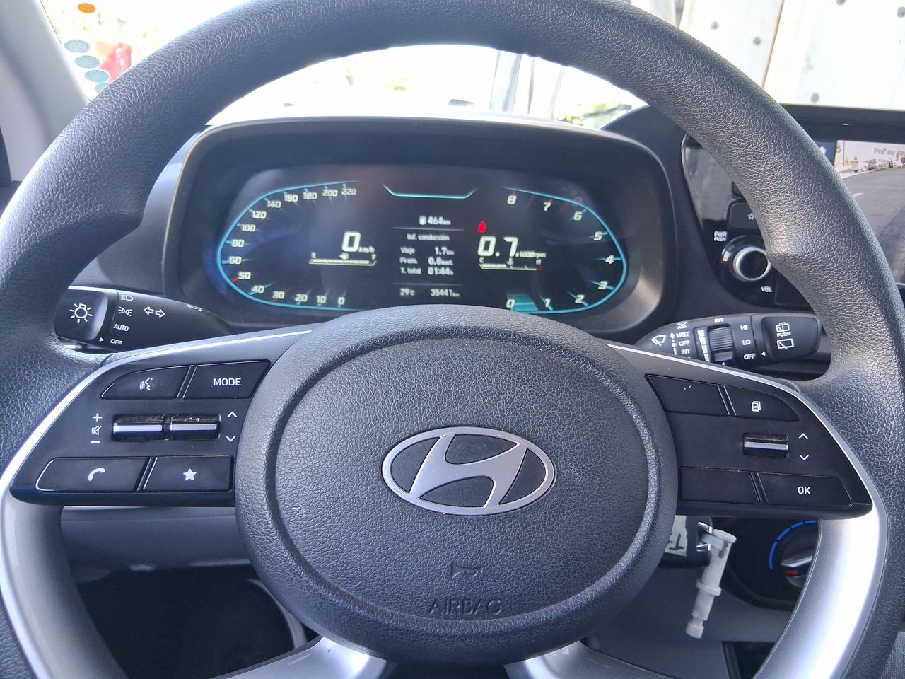 HYUNDAI - 20