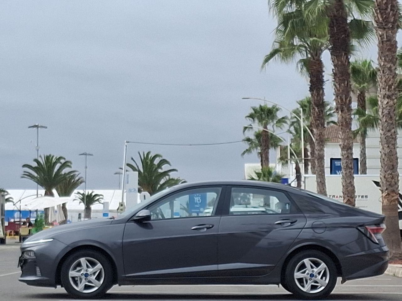 HYUNDAI - 4