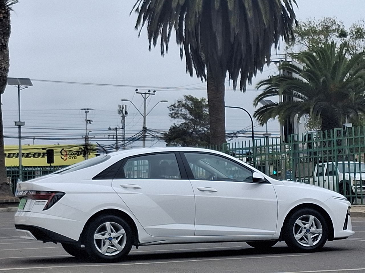HYUNDAI - 7