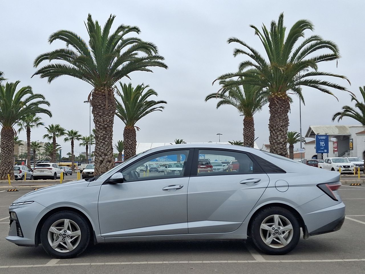 HYUNDAI - 4