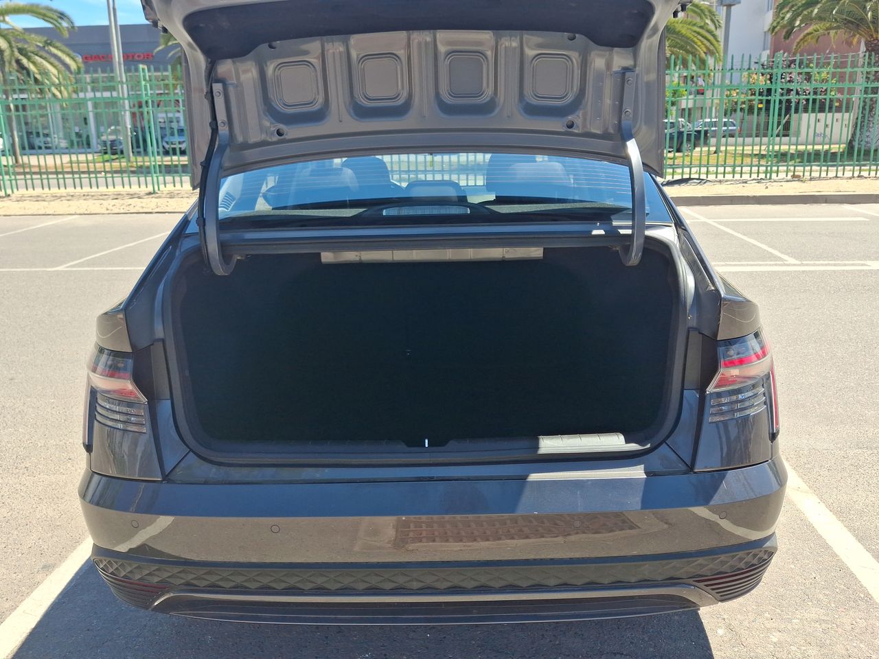 HYUNDAI - 20
