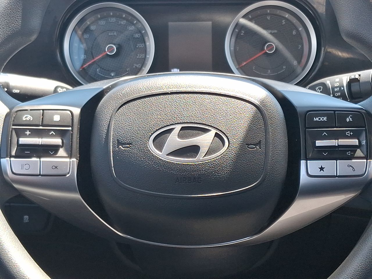 HYUNDAI - 25