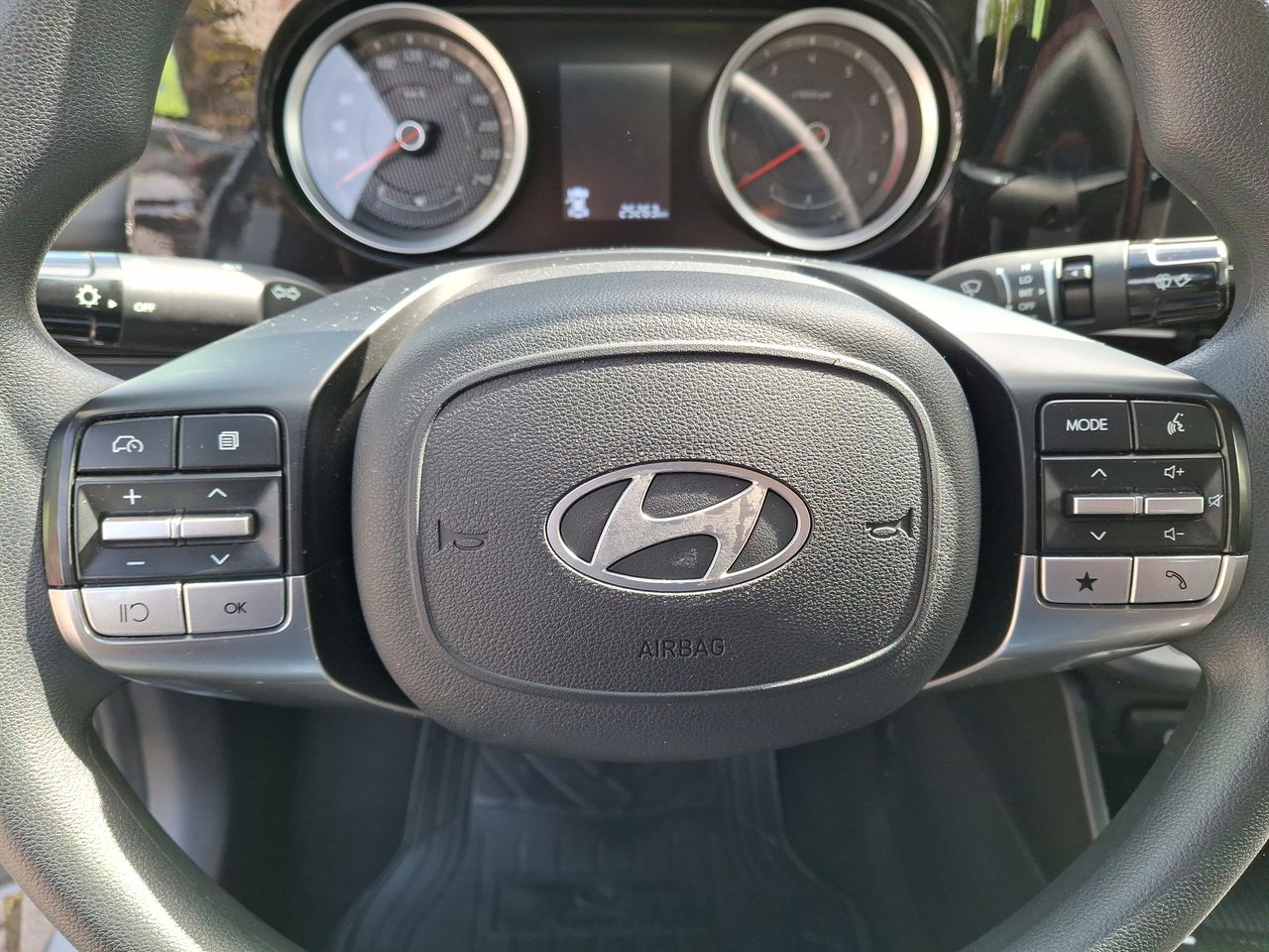 HYUNDAI - 25