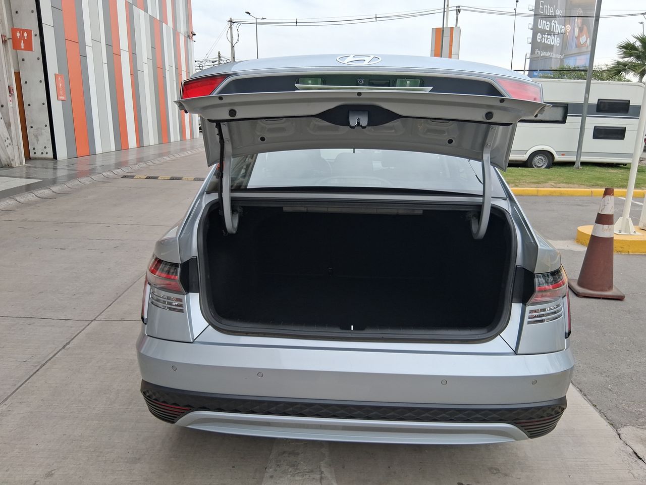 HYUNDAI - 18