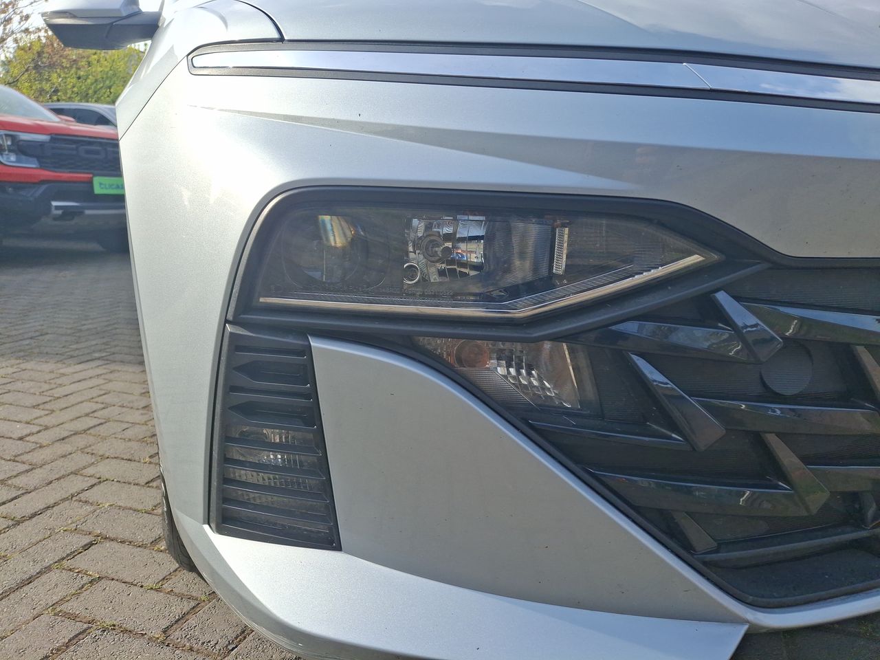 HYUNDAI - 18