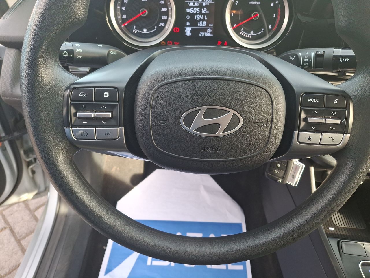 HYUNDAI - 25