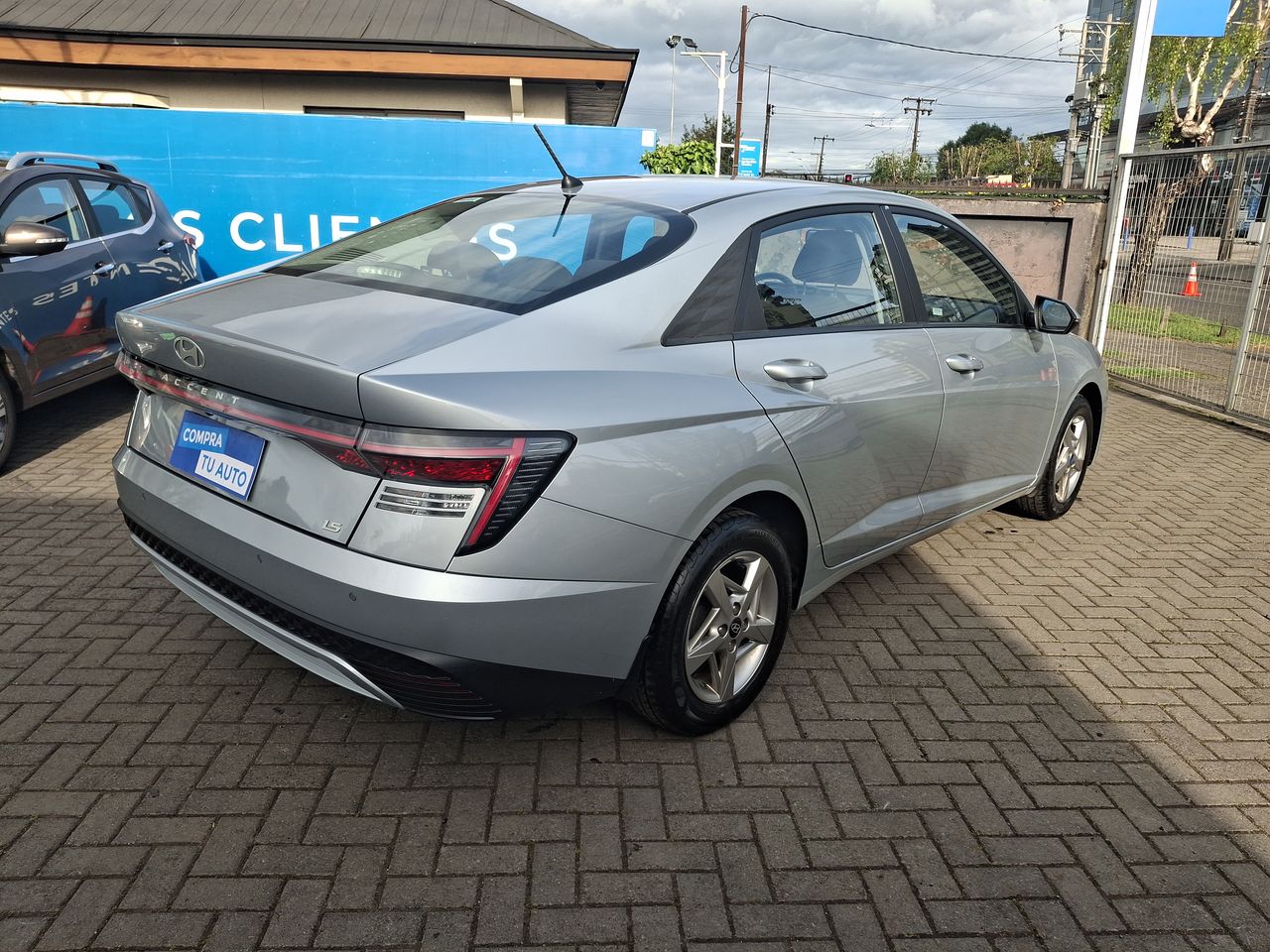 HYUNDAI - 7