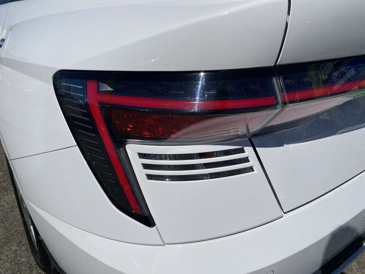 HYUNDAI - 20