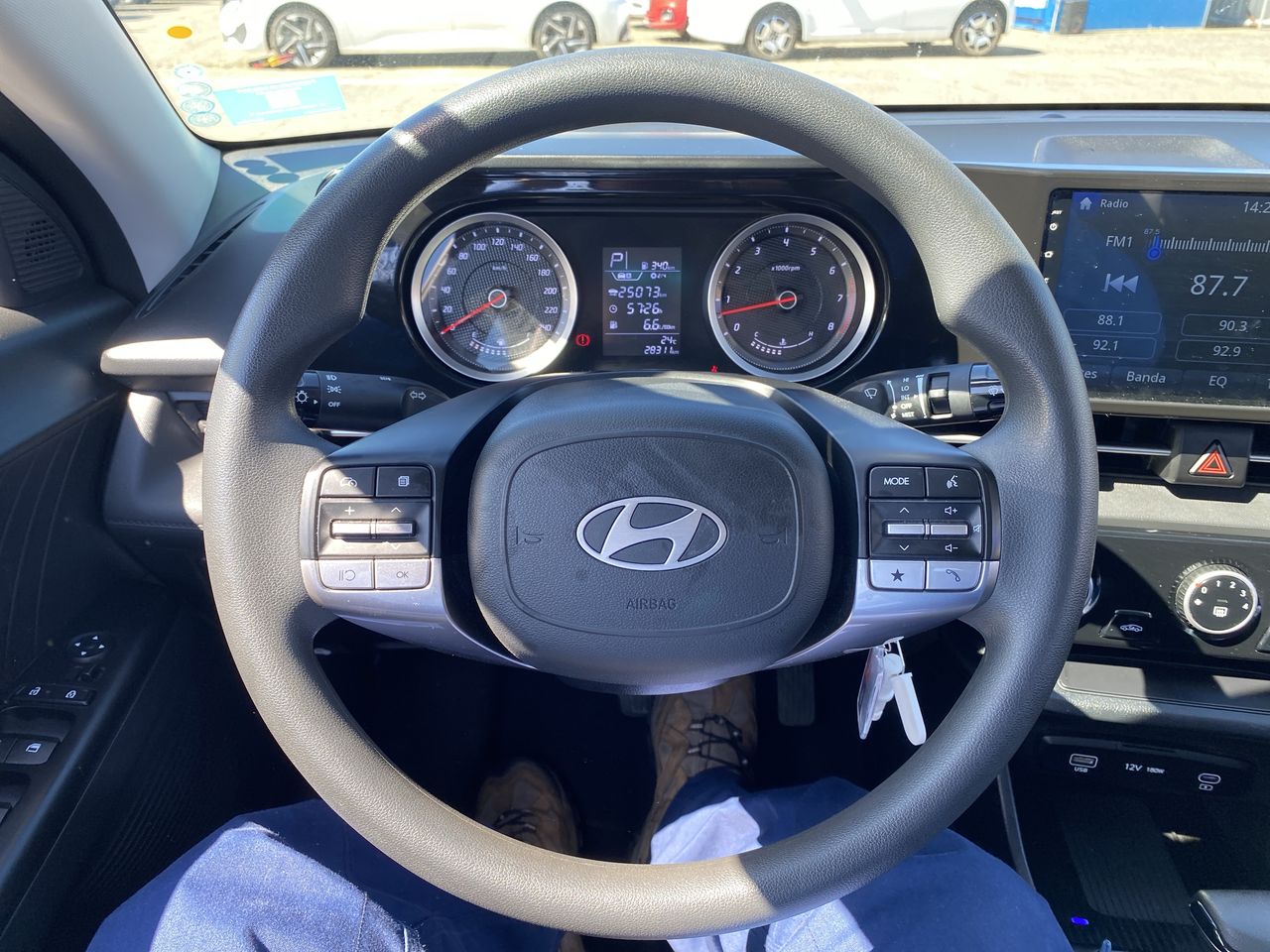 HYUNDAI - 25
