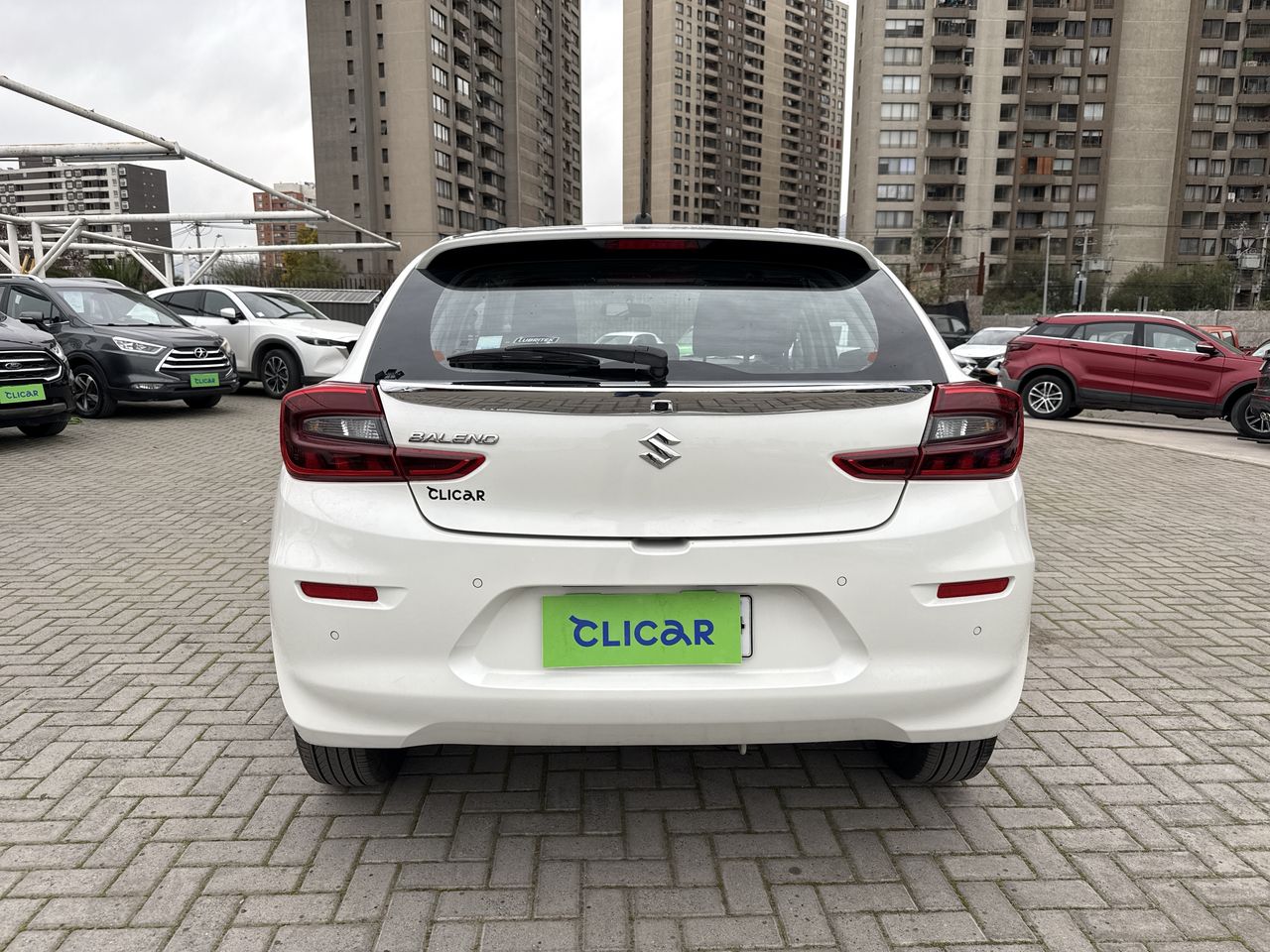 Suzuki Baleno — foto 7 de 35