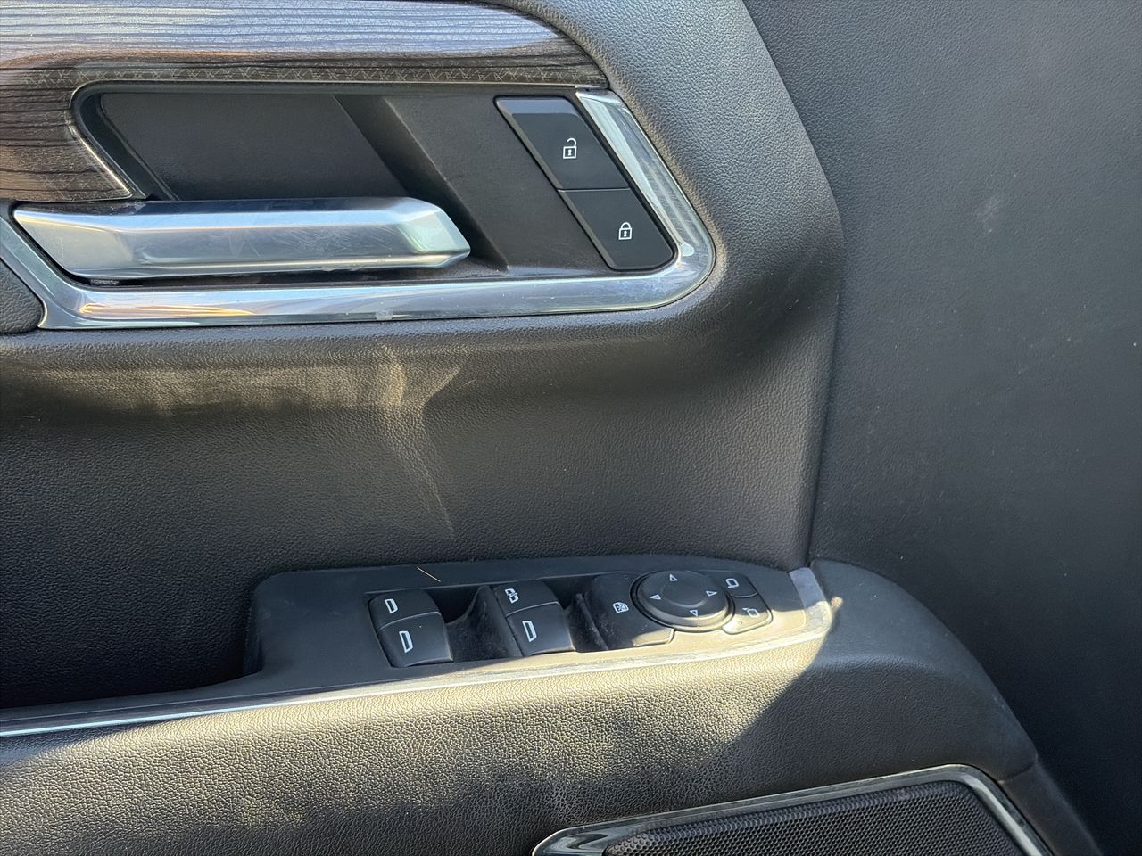 Chevrolet Silverado — foto 13 de 20