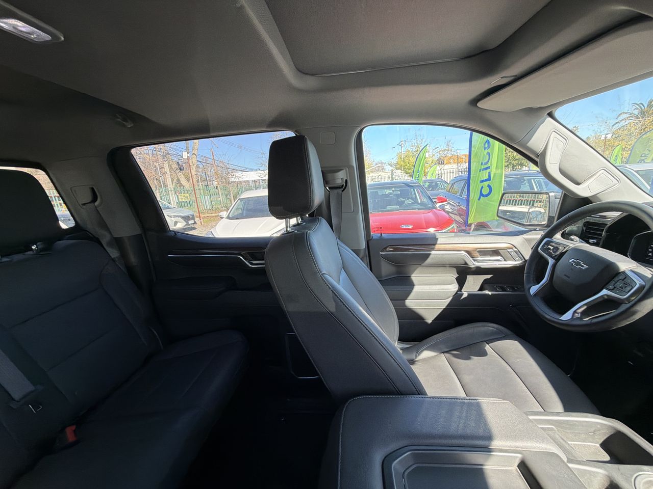 Chevrolet Silverado — foto 8 de 20