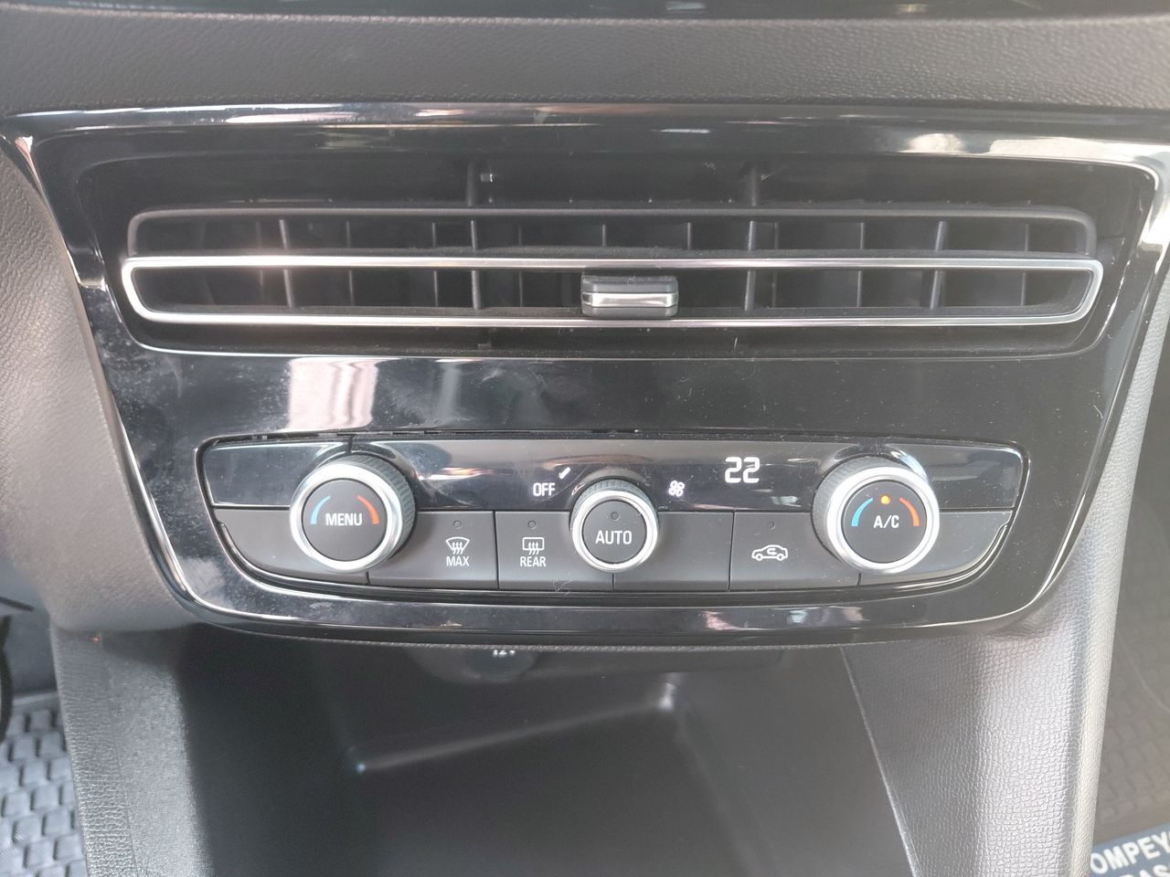 Opel Mokka — foto 30 de 34