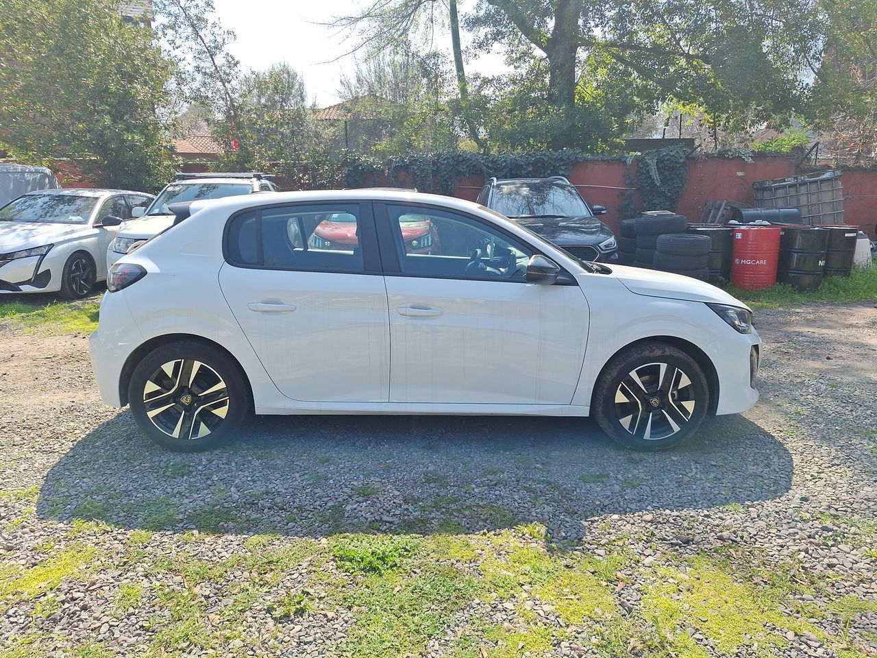 PEUGEOT - 8