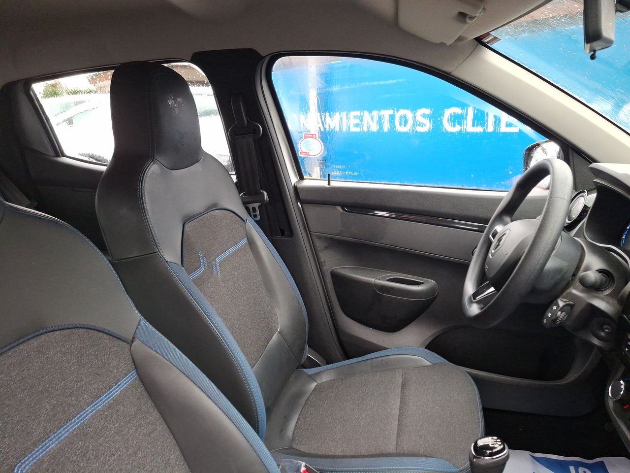 RENAULT - 15