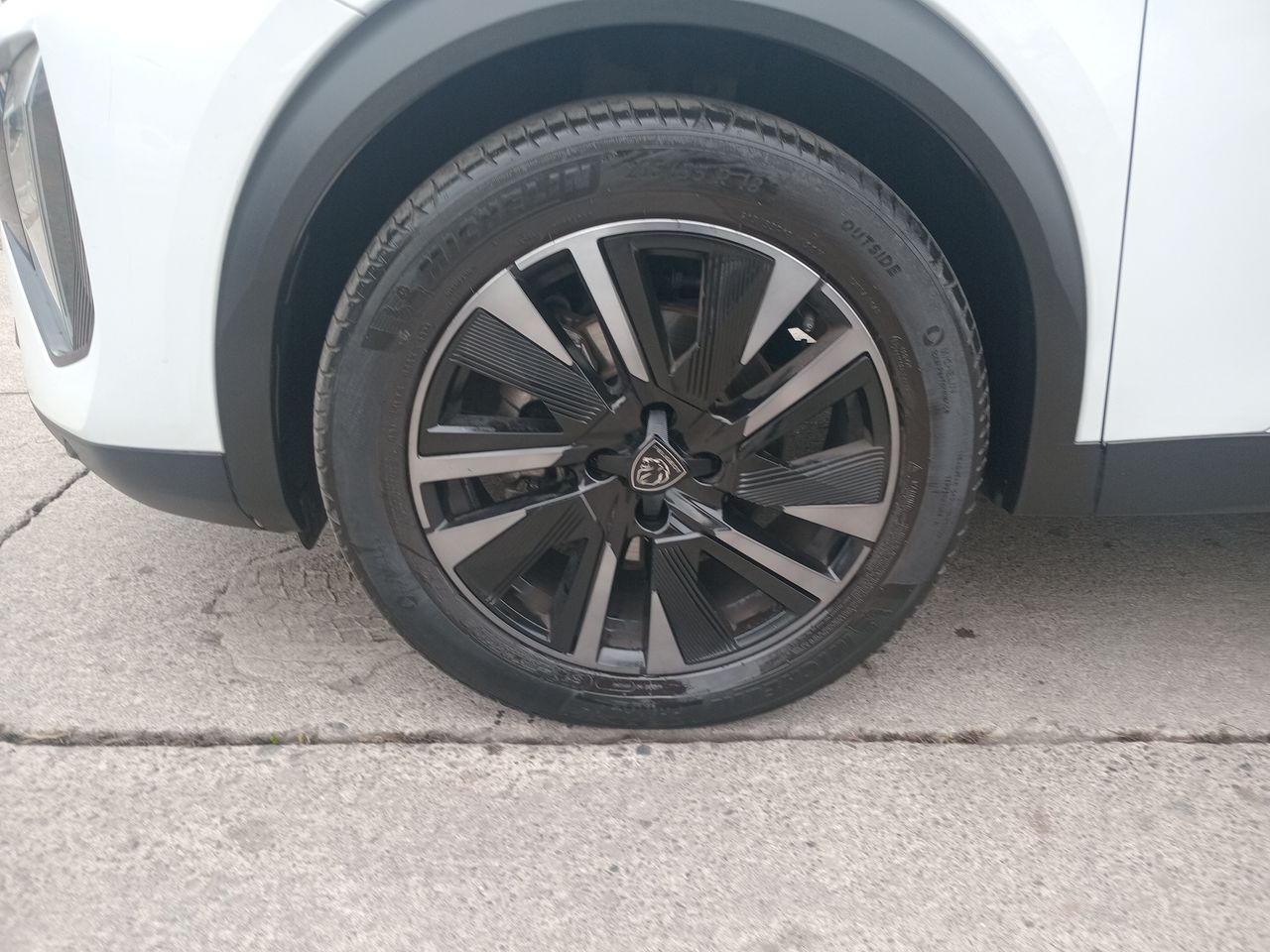 Peugeot 2008 — foto 8 de 28