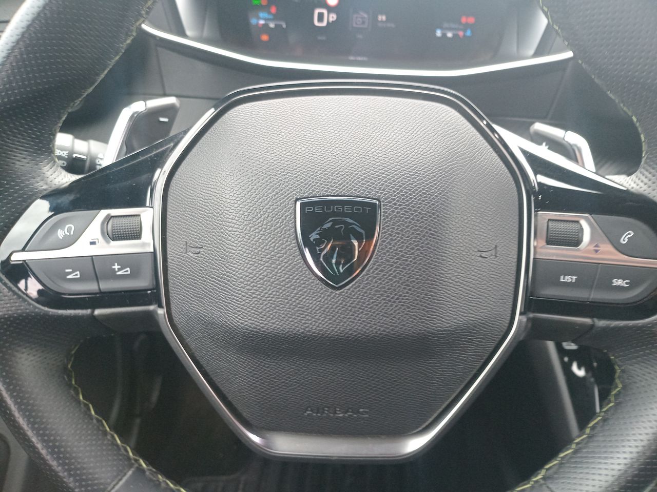 Peugeot 2008 — foto 18 de 28