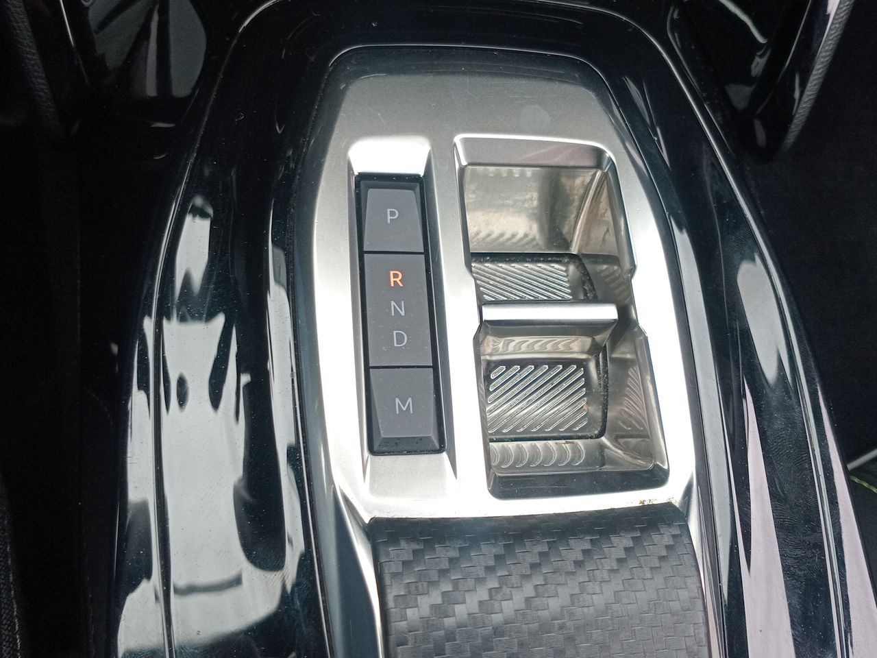 Peugeot 2008 — foto 23 de 28