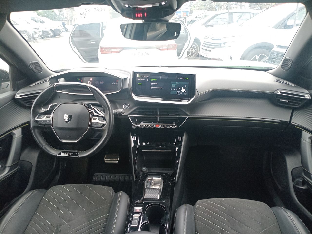 Peugeot 2008 — foto 24 de 28