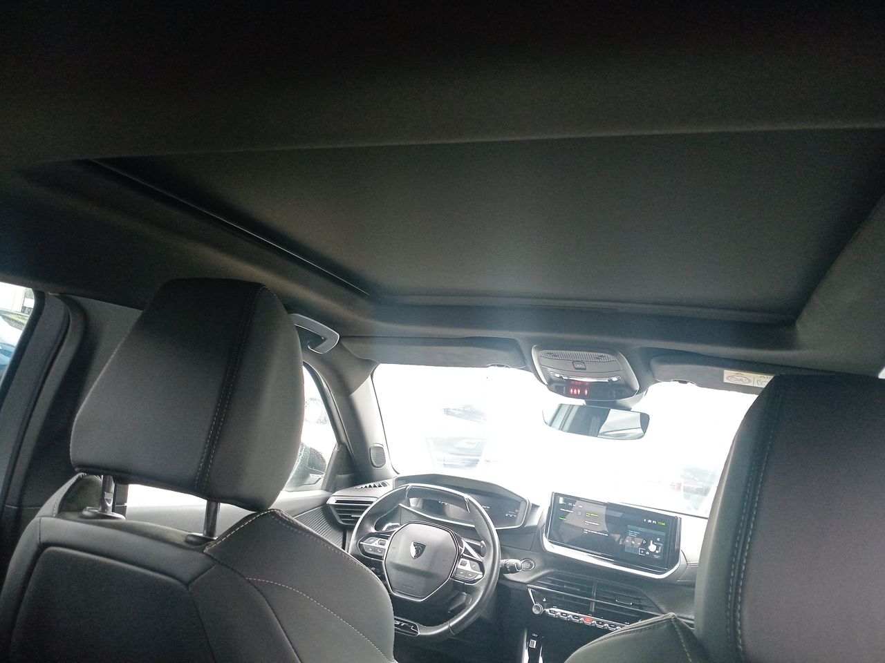 Peugeot 2008 — foto 25 de 28