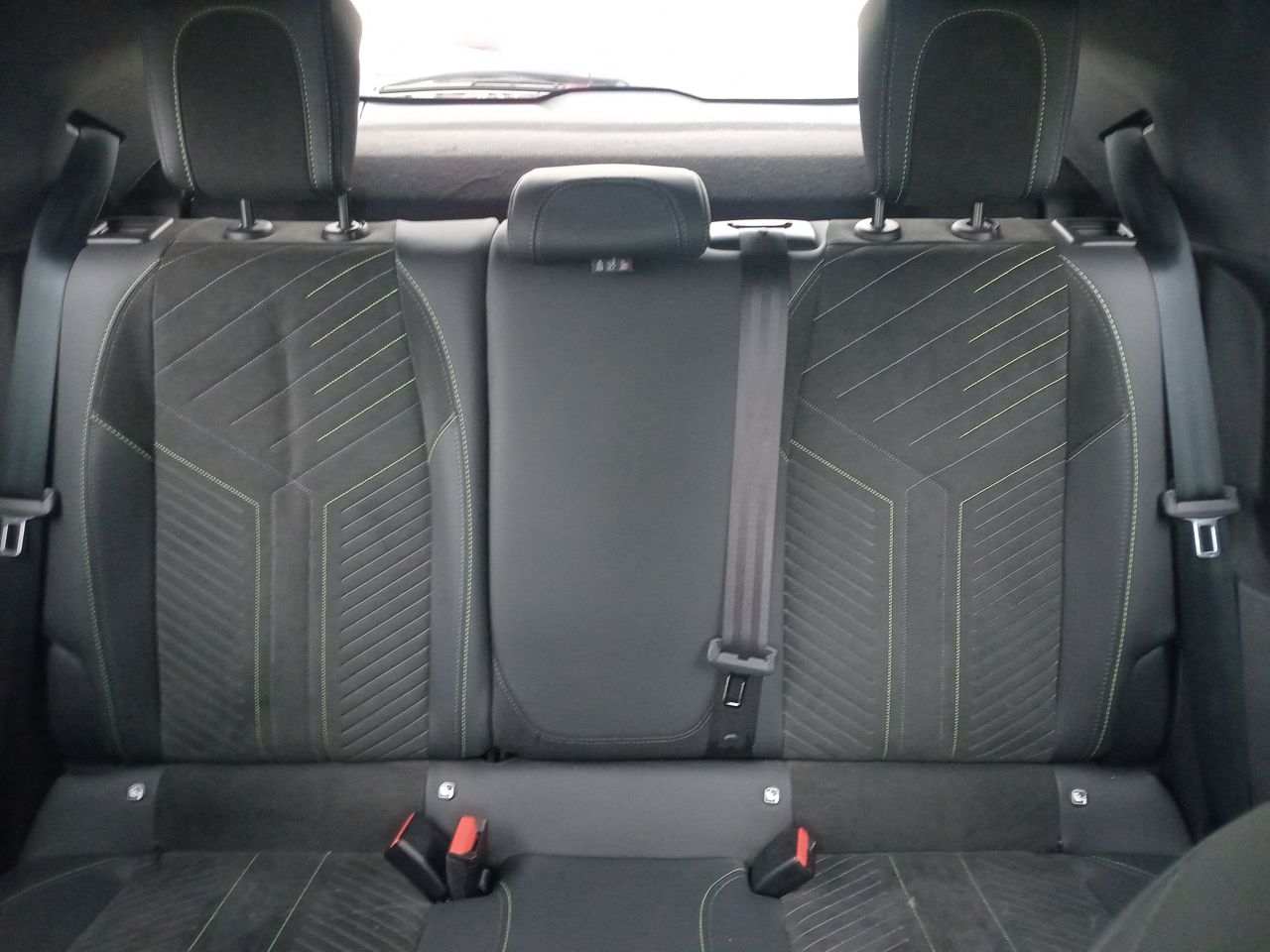 Peugeot 2008 — foto 27 de 28