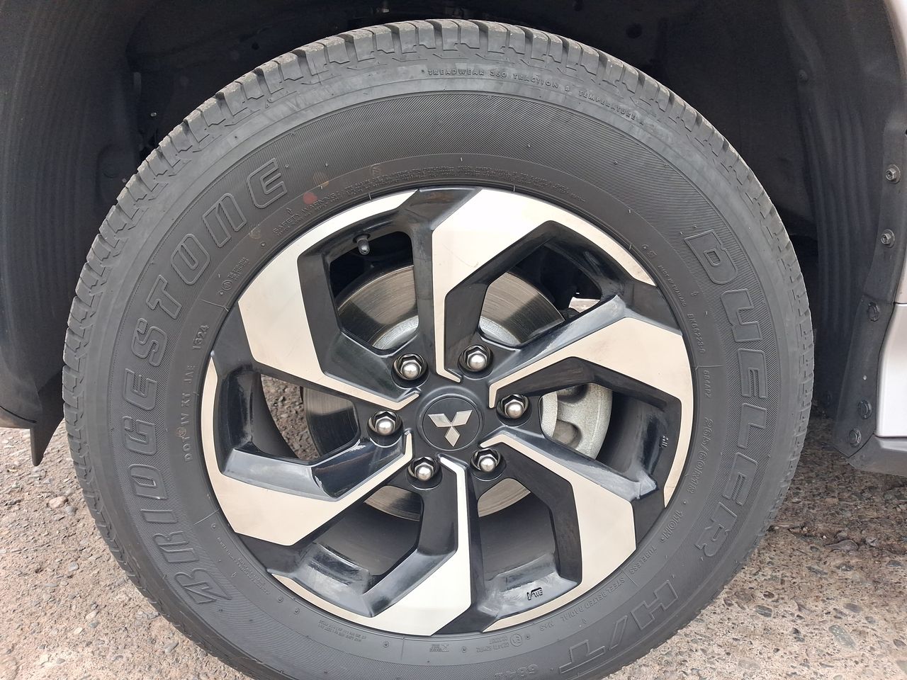 Mitsubishi Montero Sport — foto 8 de 29