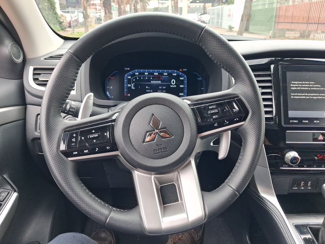 Mitsubishi Montero Sport — foto 17 de 29