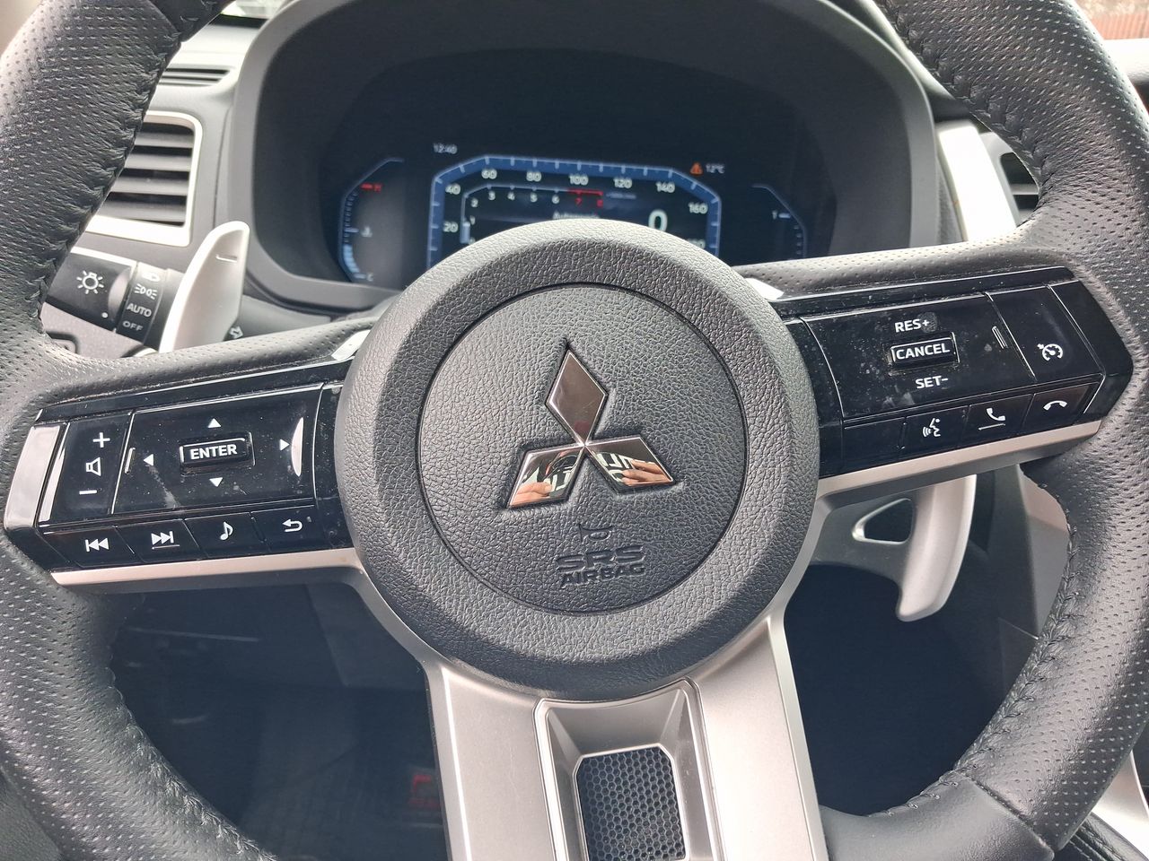 Mitsubishi Montero Sport — foto 18 de 29