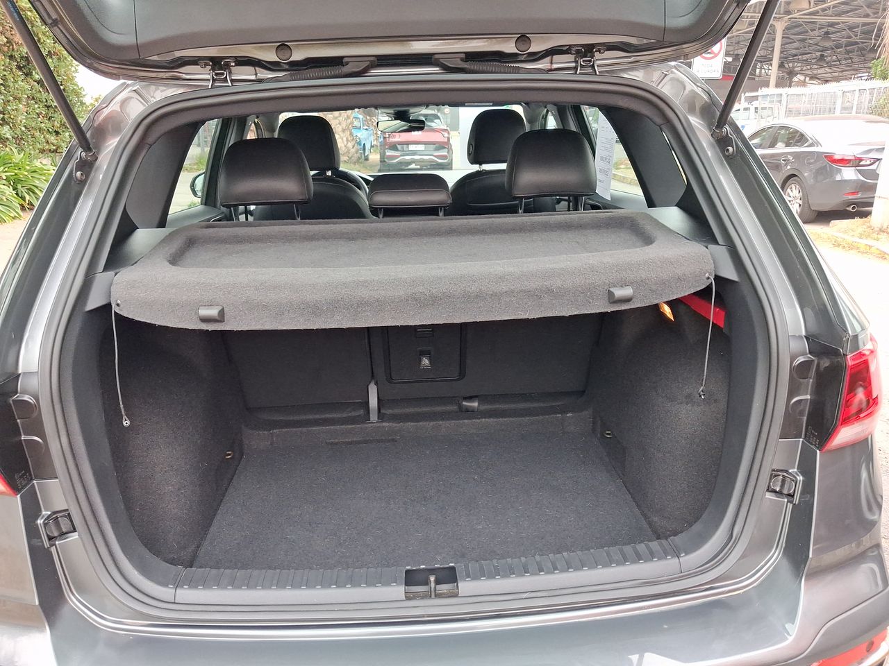 VOLKSWAGEN - 12