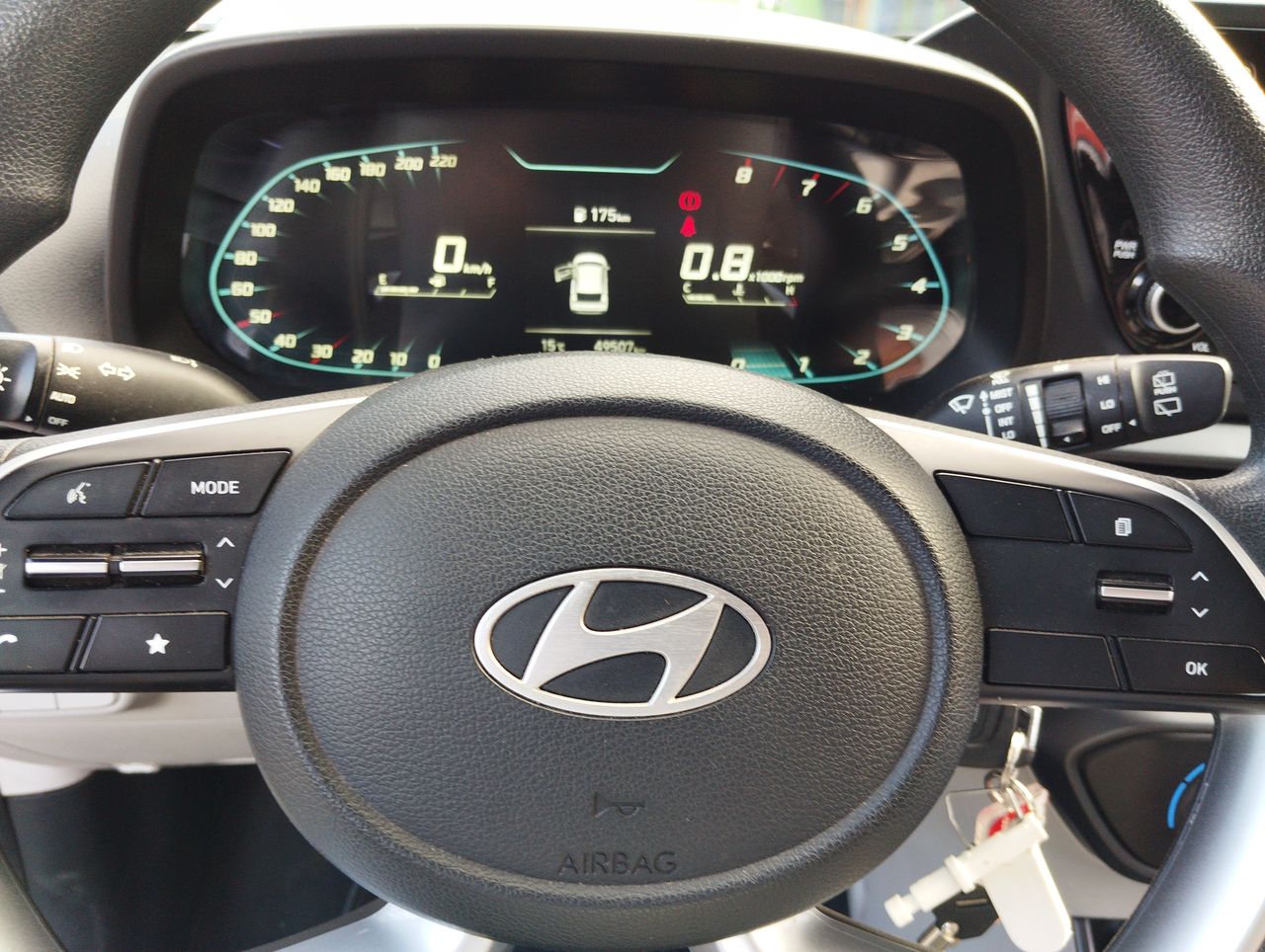 HYUNDAI - 25