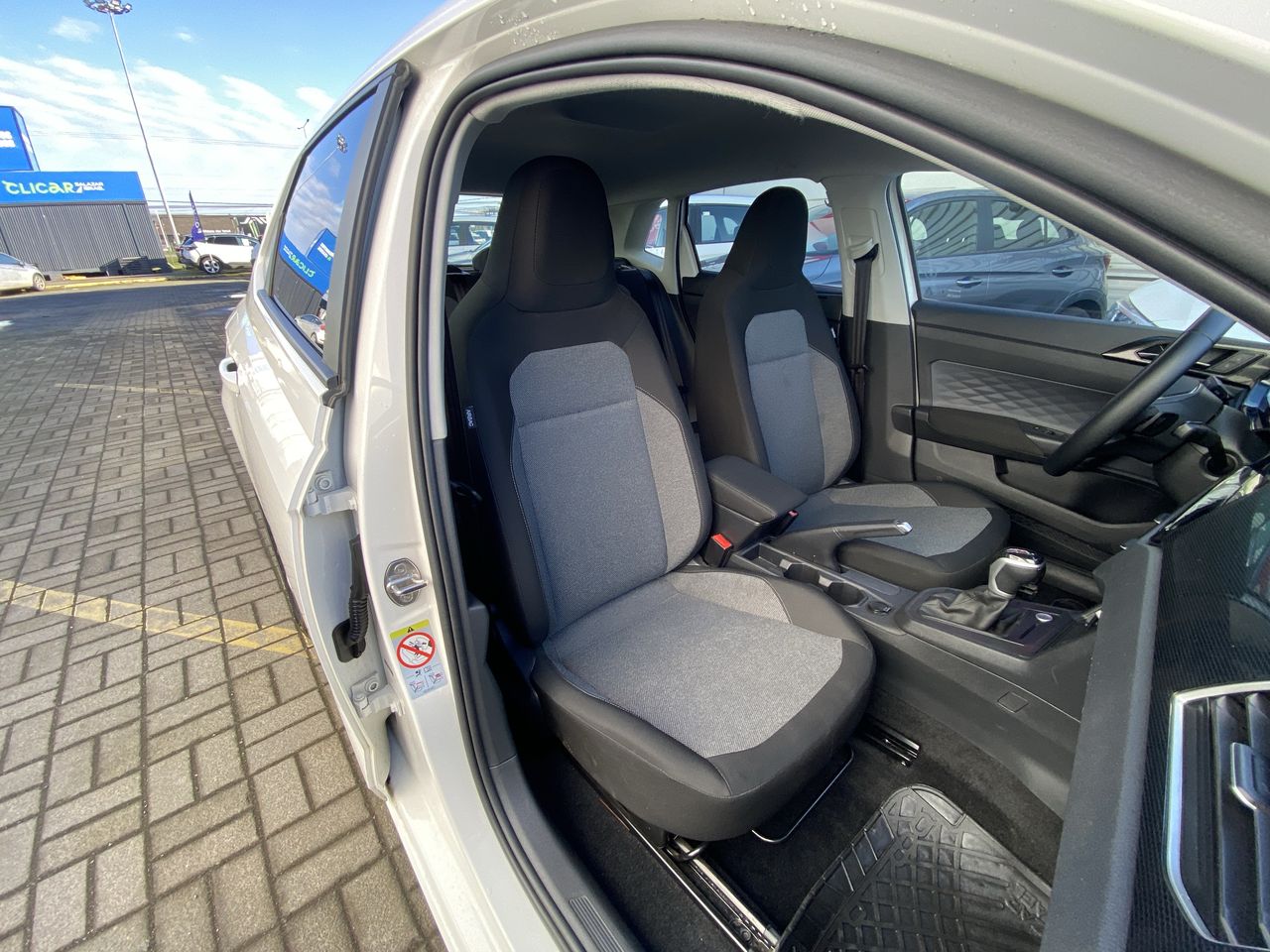 VOLKSWAGEN - 24