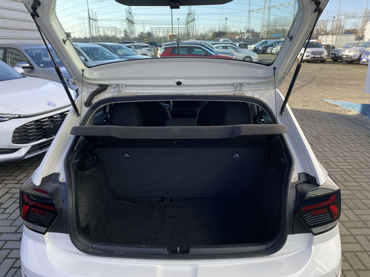 VOLKSWAGEN - 13