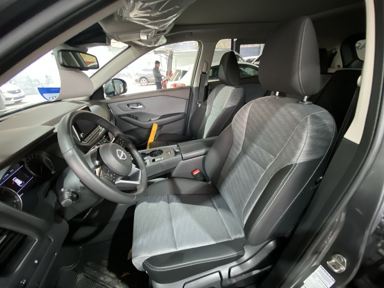 NISSAN - 24