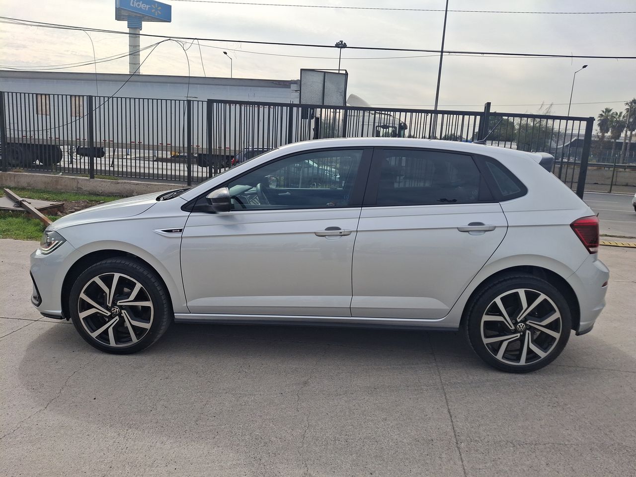 VOLKSWAGEN - 4