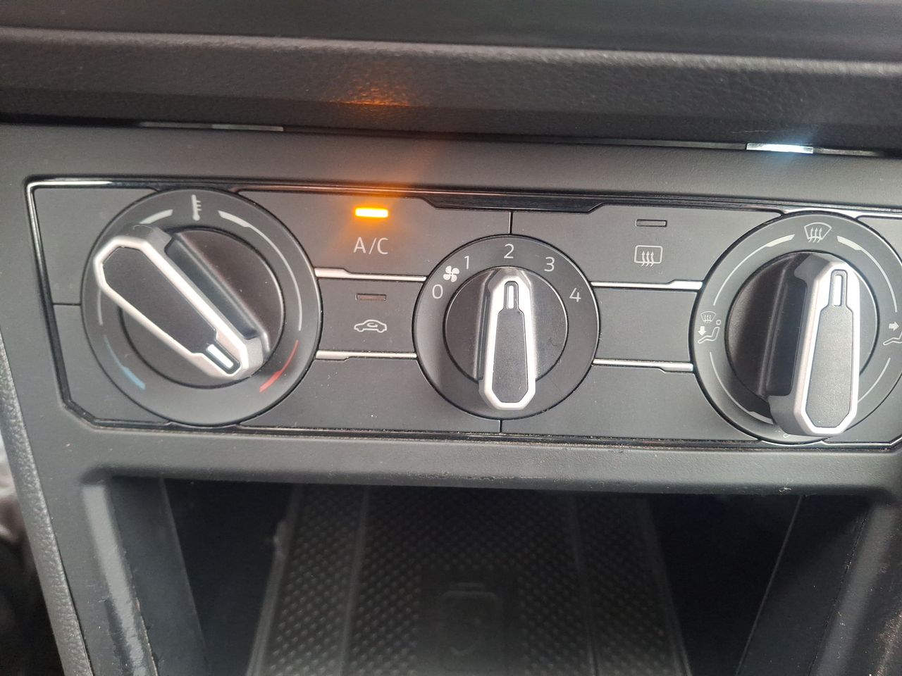 VOLKSWAGEN - 18