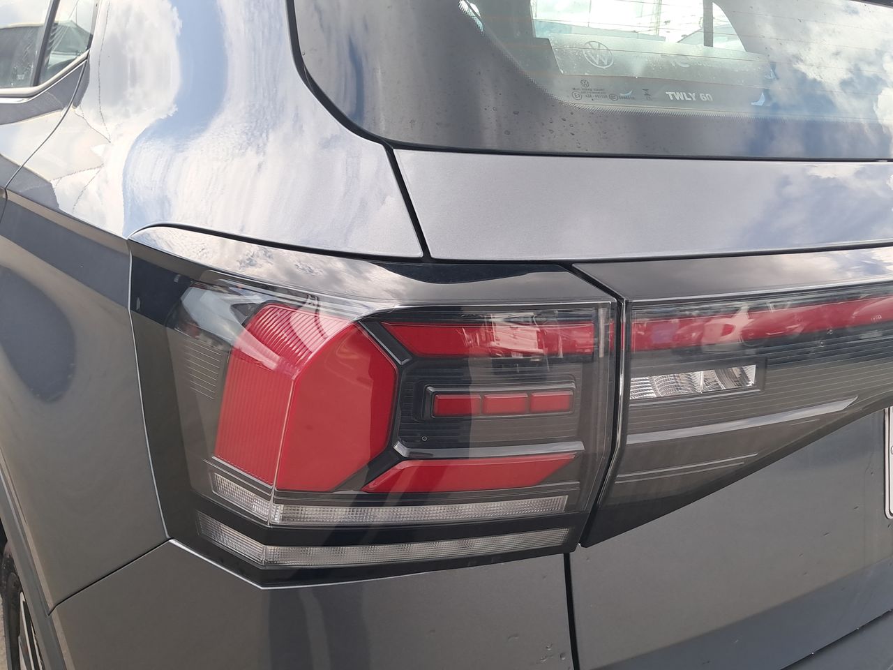VOLKSWAGEN - 19