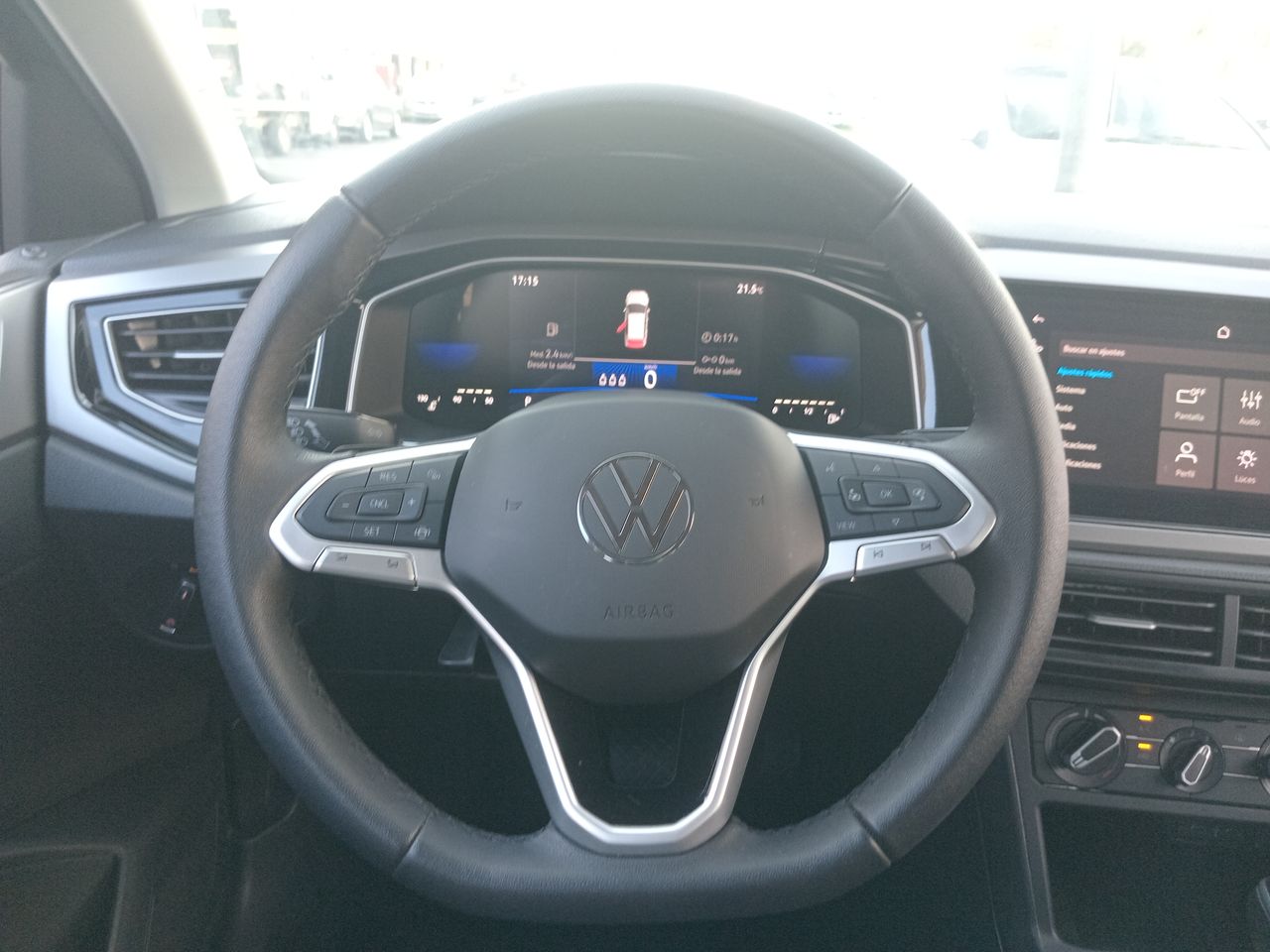 VOLKSWAGEN - 24