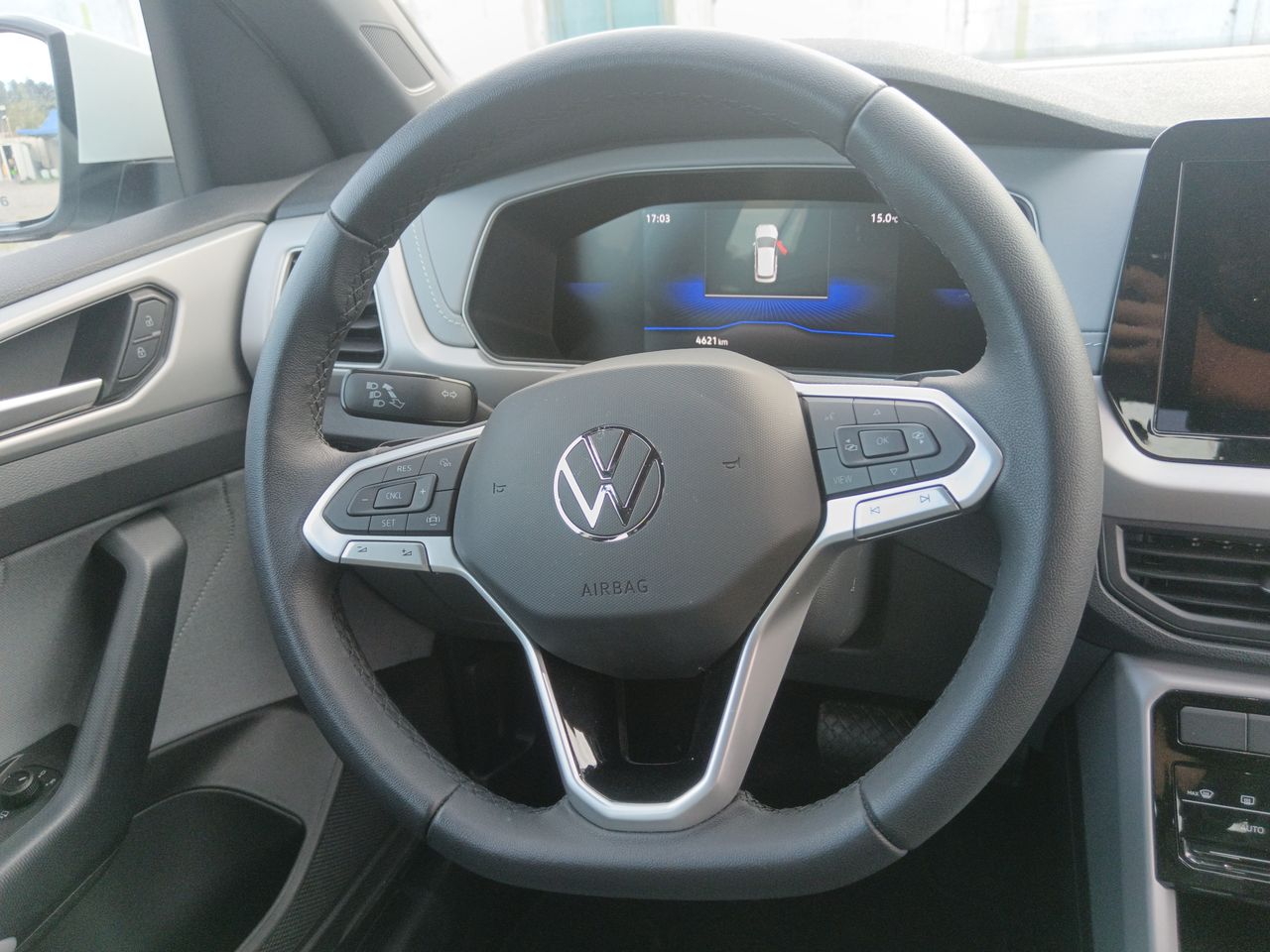 VOLKSWAGEN - 24