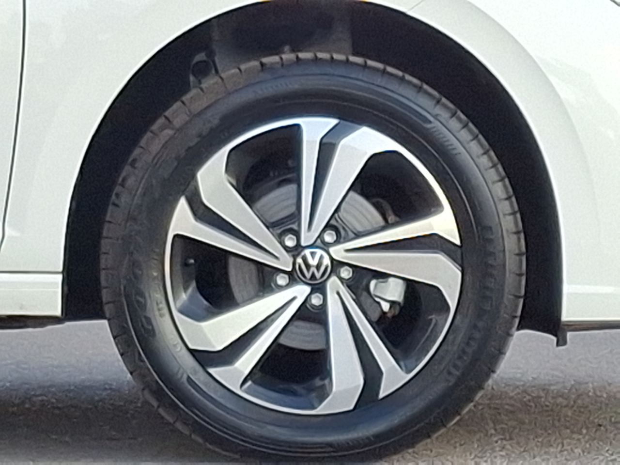VOLKSWAGEN - 17