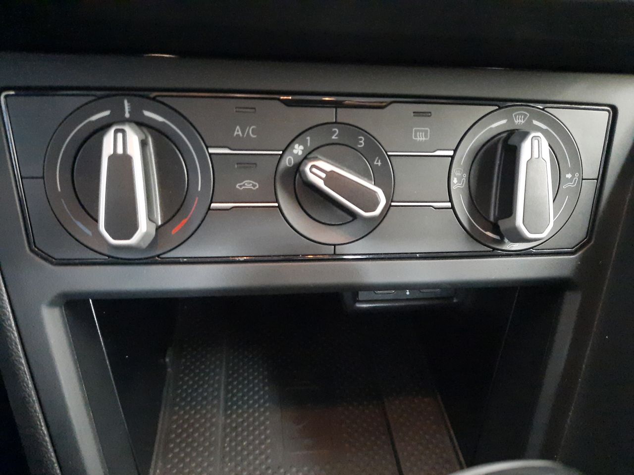VOLKSWAGEN - 29