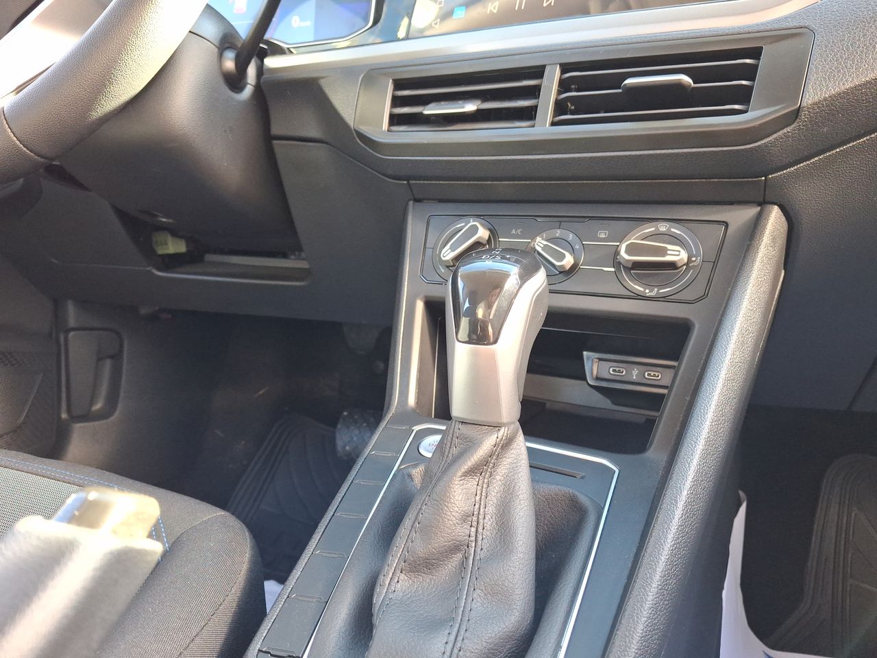 VOLKSWAGEN - 30