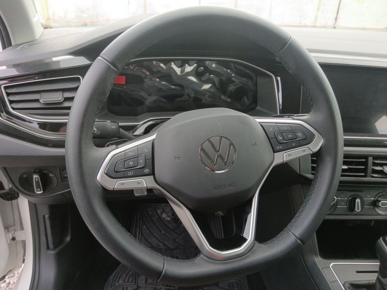 VOLKSWAGEN - 24