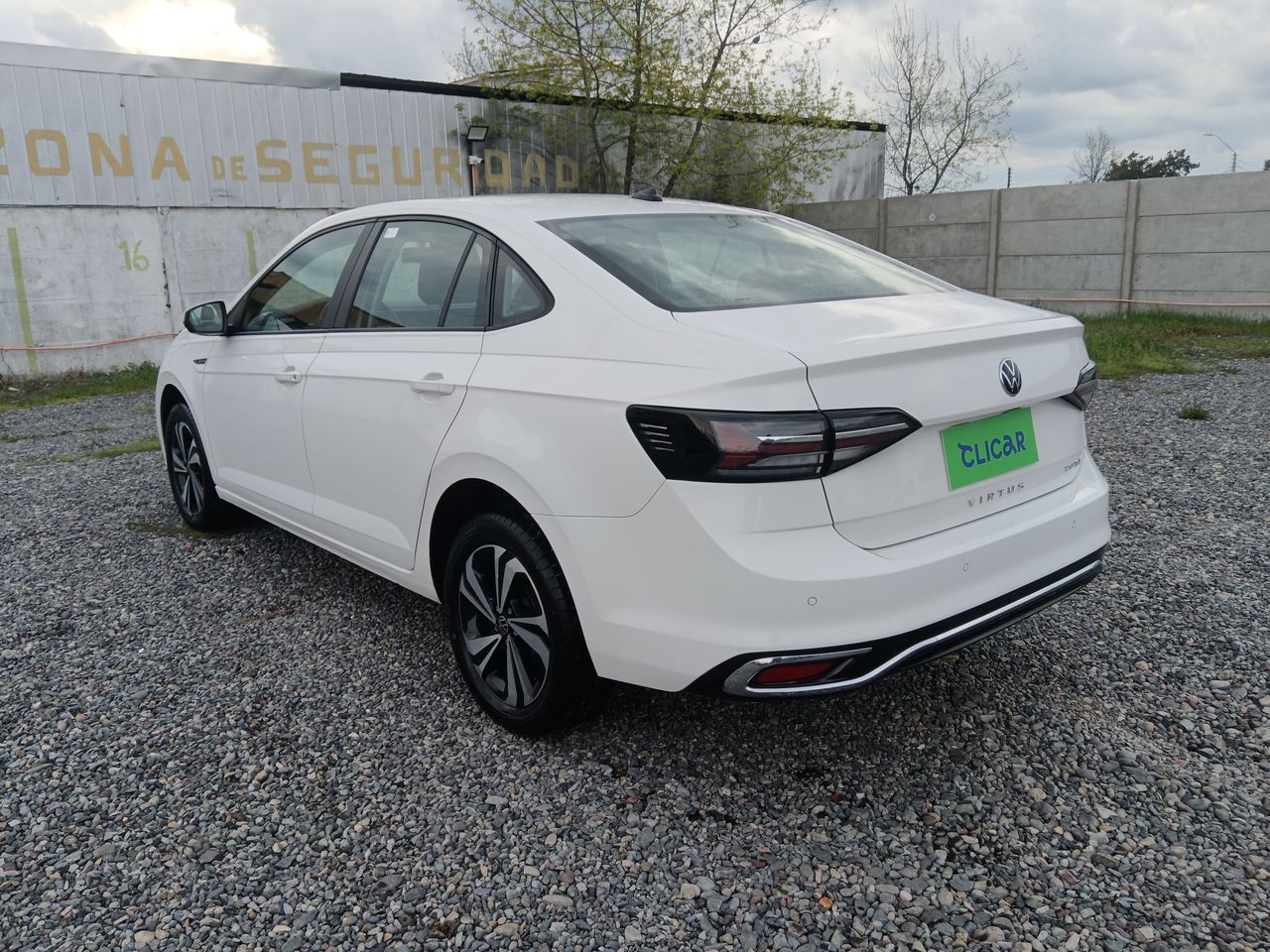 VOLKSWAGEN - 5