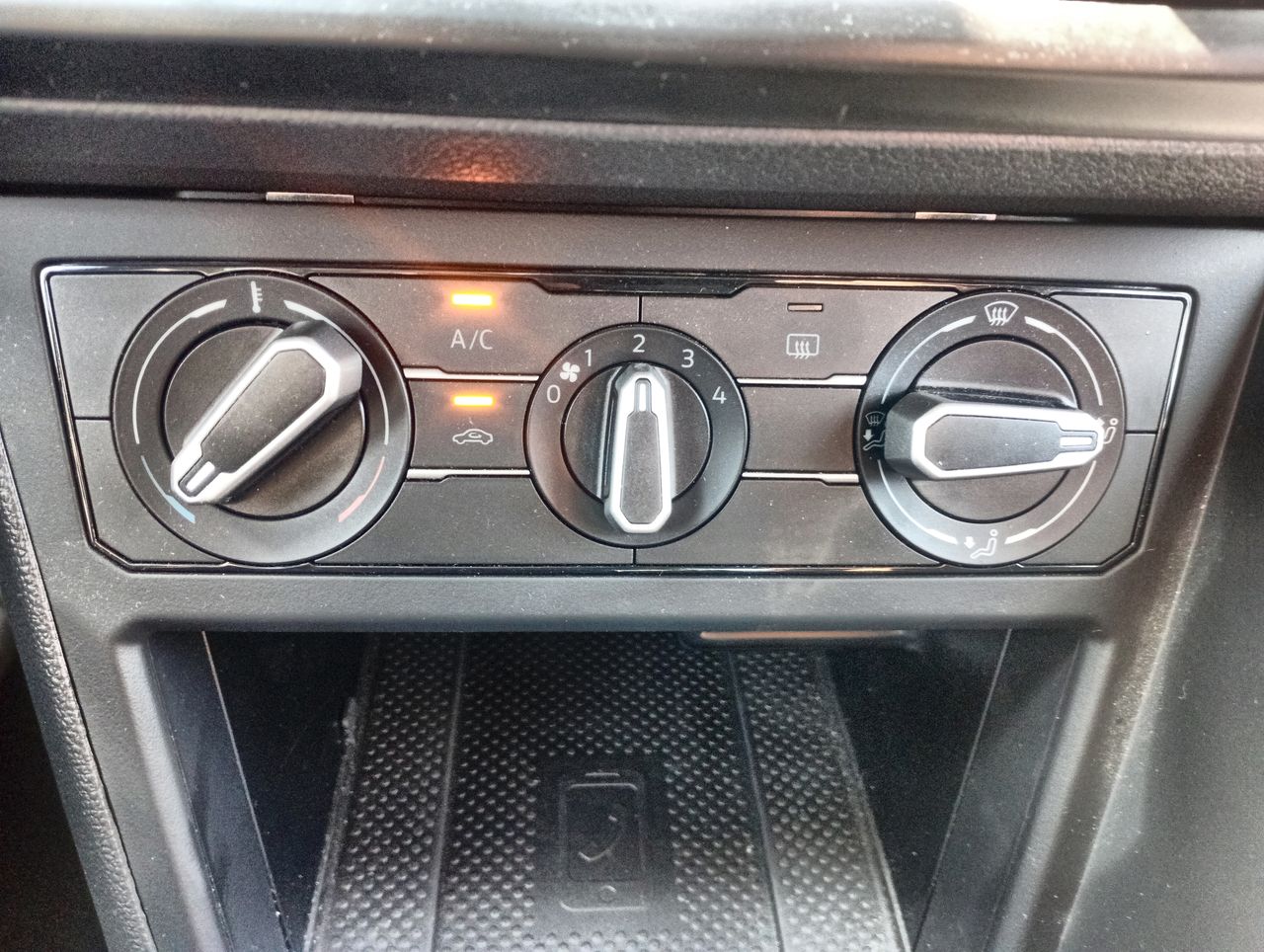 VOLKSWAGEN - 29