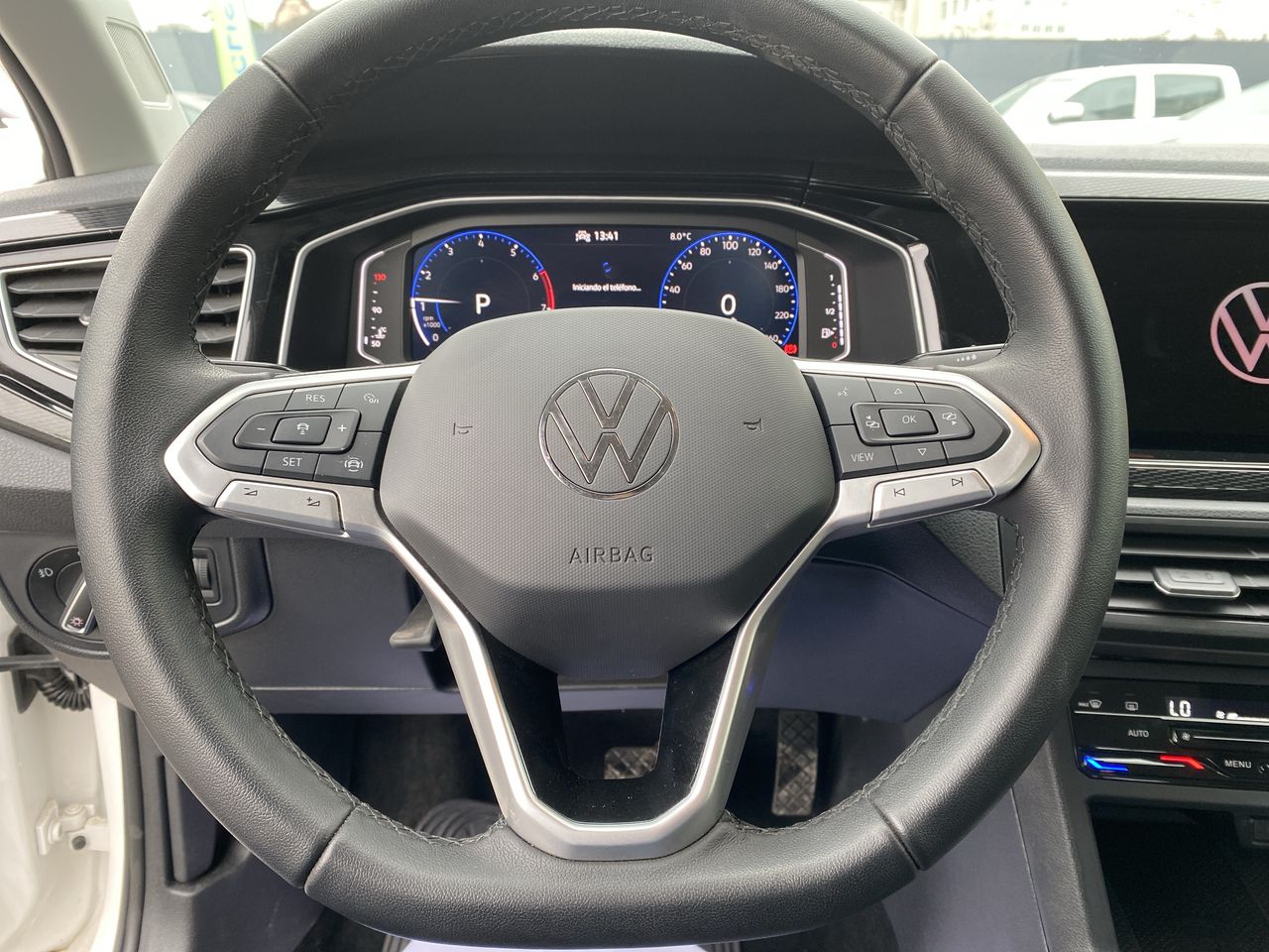 VOLKSWAGEN - 24